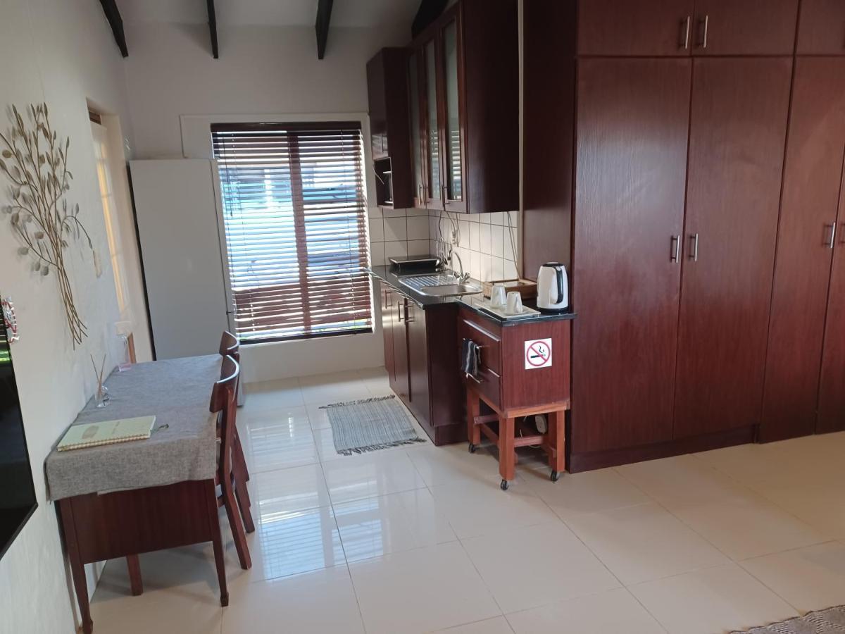 Summerstrand Self Catering For Two Port Elizabeth Buitenkant foto