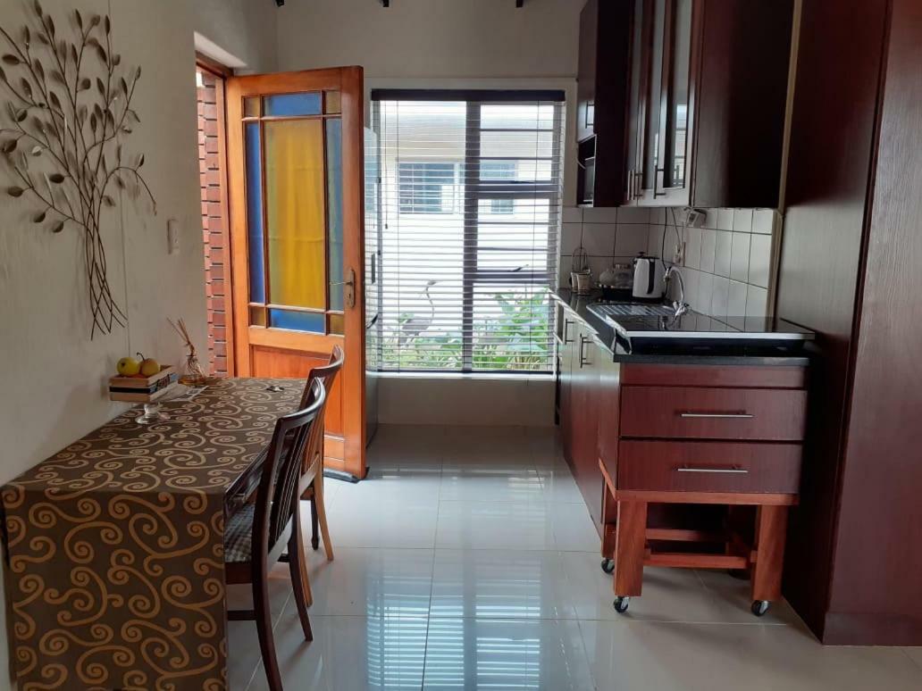 Summerstrand Self Catering For Two Port Elizabeth Buitenkant foto